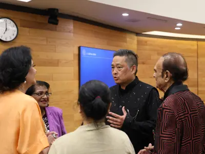 Mayor Yokoyama speaking with residents